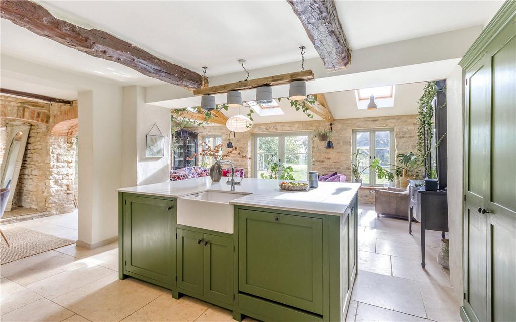 Kitchen/Living Area