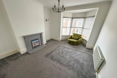 3 bedroom flat to rent, George Scott Street, South Shields
