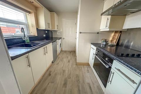 3 bedroom flat to rent, George Scott Street, South Shields