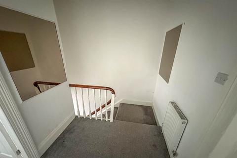 3 bedroom flat to rent, George Scott Street, South Shields