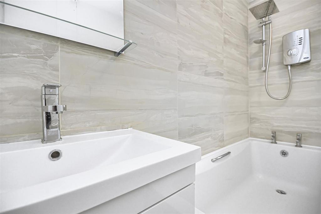 17 Unsworth Road Bathroom (2).JPG