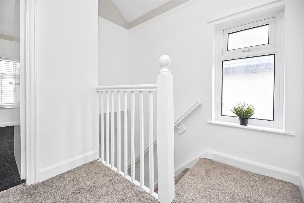 17 Unsworth Road Landing (2).jpg