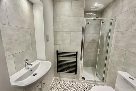 2 bedroom property to rent, Prince Of Wales Terrace, Scarborough, YO11