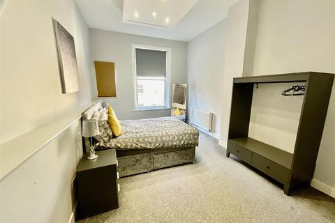 2 bedroom property to rent, Prince Of Wales Terrace, Scarborough, YO11