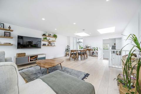 3 bedroom flat to rent, Stephendale Road, London SW6