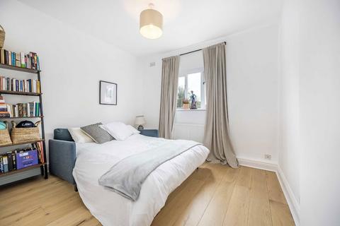 3 bedroom flat to rent, Stephendale Road, London SW6