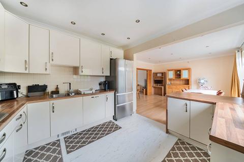 3 bedroom semi-detached house to rent, Hillcroft Avenue, Pinner, HA5