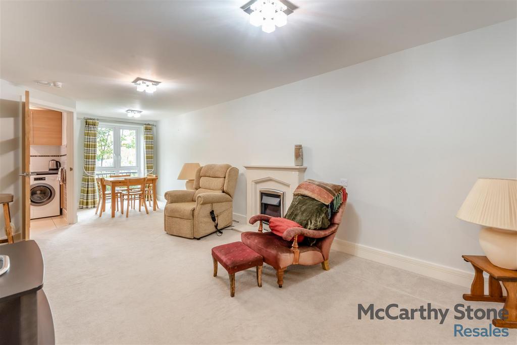 8667108-interior01.jpg