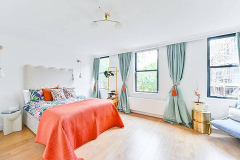3 bedroom flat for sale, Rampayne Street, Pimlico, London, SW1V