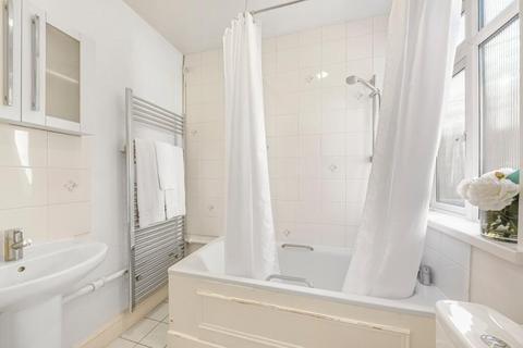 Studio to rent, Langland Gardens, Hampstead, NW3