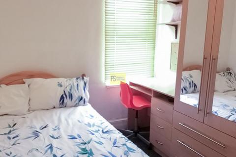8 bedroom terraced house to rent, Tiverton Road, Birmingham B29