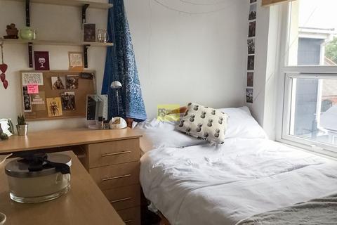 8 bedroom terraced house to rent, Tiverton Road, Birmingham B29