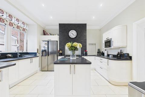 5 bedroom detached house for sale, Great Gutter Lane West, Willerby