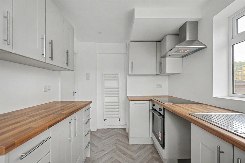 Kitchen 2.jpeg