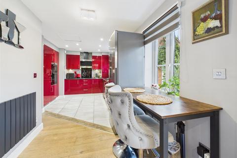 5 bedroom detached house for sale, Tortoiseshell Road, Aylesbury HP19