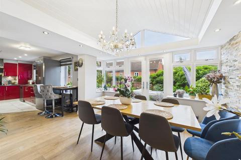5 bedroom detached house for sale, Tortoiseshell Road, Aylesbury HP19
