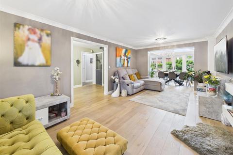 5 bedroom detached house for sale, Tortoiseshell Road, Aylesbury HP19