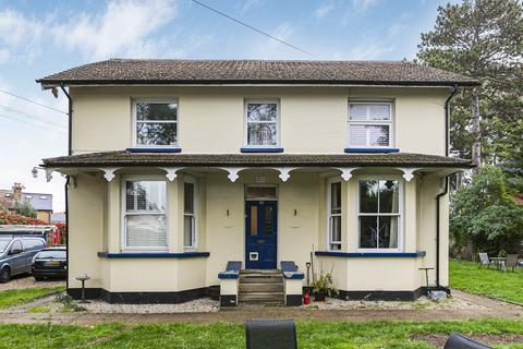 2 bedroom apartment for sale, Wendover Road, Staines-upon-Thames, Surrey, TW18