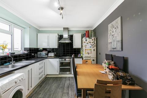 2 bedroom apartment for sale, Wendover Road, Staines-upon-Thames, Surrey, TW18