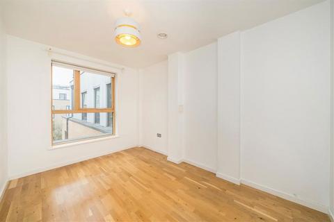 3 bedroom flat for sale, Blackheath Hill, London SE10