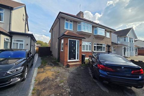 3 bedroom semi-detached house to rent, Oxford Avenue, Harlington, UB3