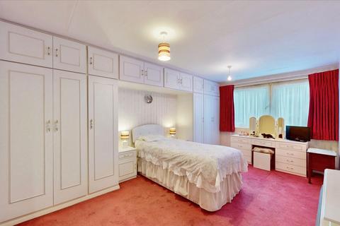 2 bedroom apartment for sale, Churchfields, London, E18