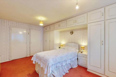 2 bedroom apartment for sale, Churchfields, London, E18