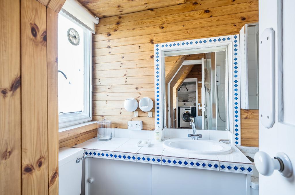 1365078-7-68e77e8...