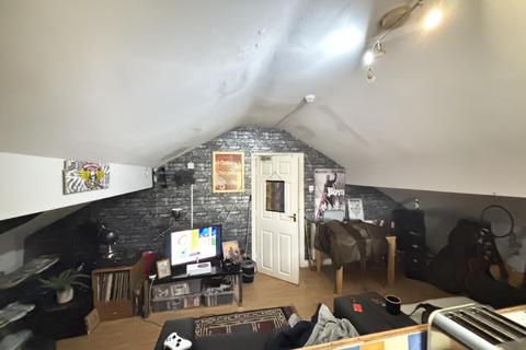 2 bedroom flat to rent, Victoria Road, Leeds LS6