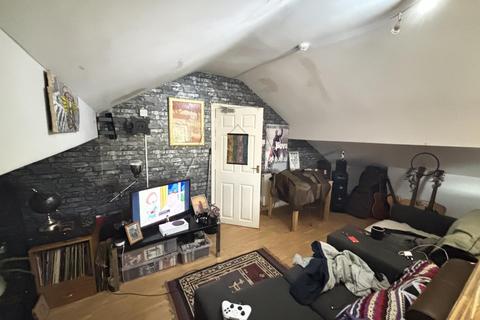 2 bedroom flat to rent, Victoria Road, Leeds LS6
