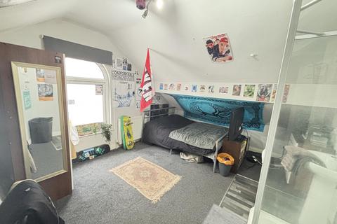 2 bedroom flat to rent, Victoria Road, Leeds LS6