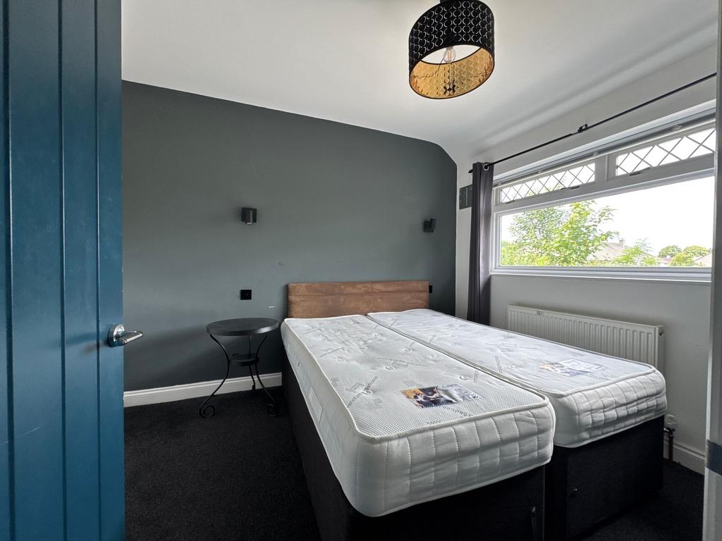 Bright double bedroom with two firm mattresses ...