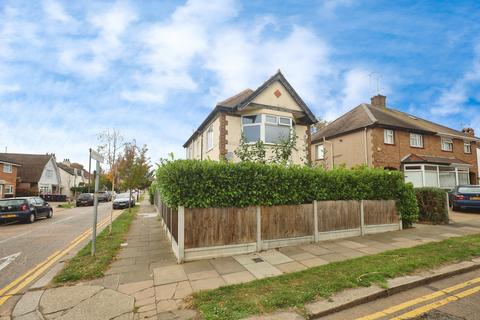 2 bedroom flat for sale, Gainsborough Drive, Westcliff-on-sea, SS0