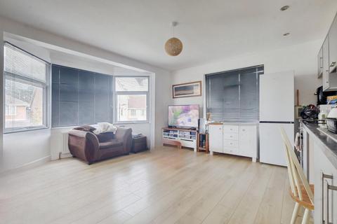 2 bedroom flat for sale, Gainsborough Drive, Westcliff-on-sea, SS0
