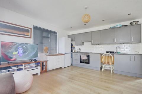 2 bedroom flat for sale, Gainsborough Drive, Westcliff-on-sea, SS0