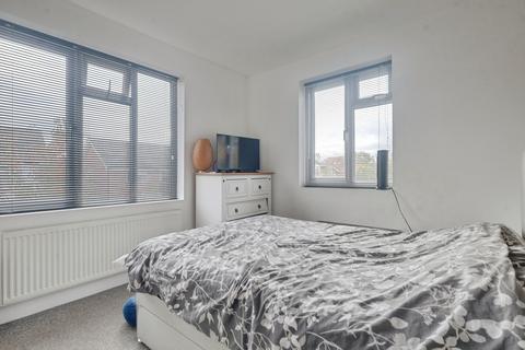 2 bedroom flat for sale, Gainsborough Drive, Westcliff-on-sea, SS0