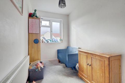 2 bedroom flat for sale, Gainsborough Drive, Westcliff-on-sea, SS0