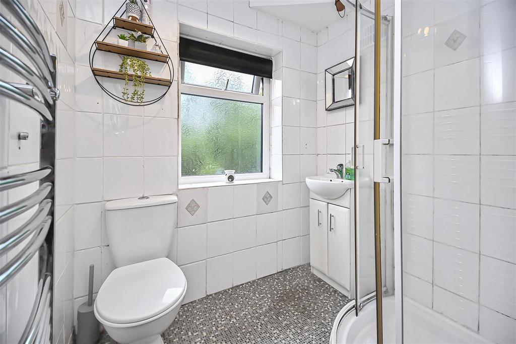 34 Hilda Street Bathroom.jpg