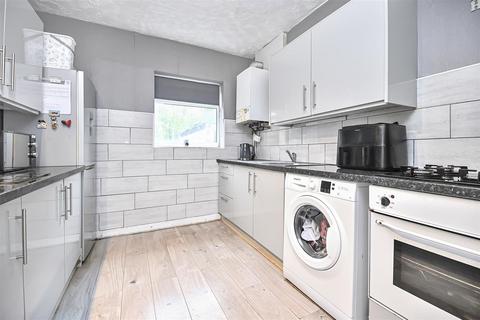 3 bedroom semi-detached house for sale, Hilda Street, Leigh