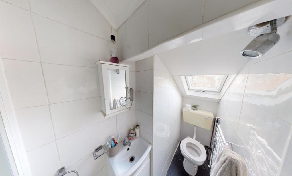 Bright and clean bathroom with modern fixtures ...