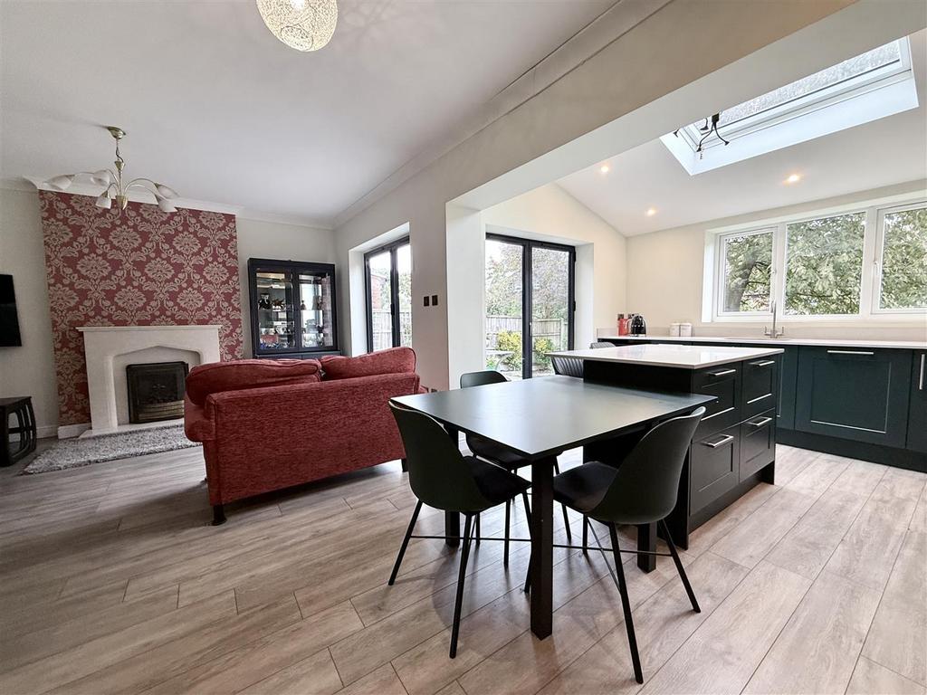 Open-Plan Living/Breakfast/Dining Kitchen
