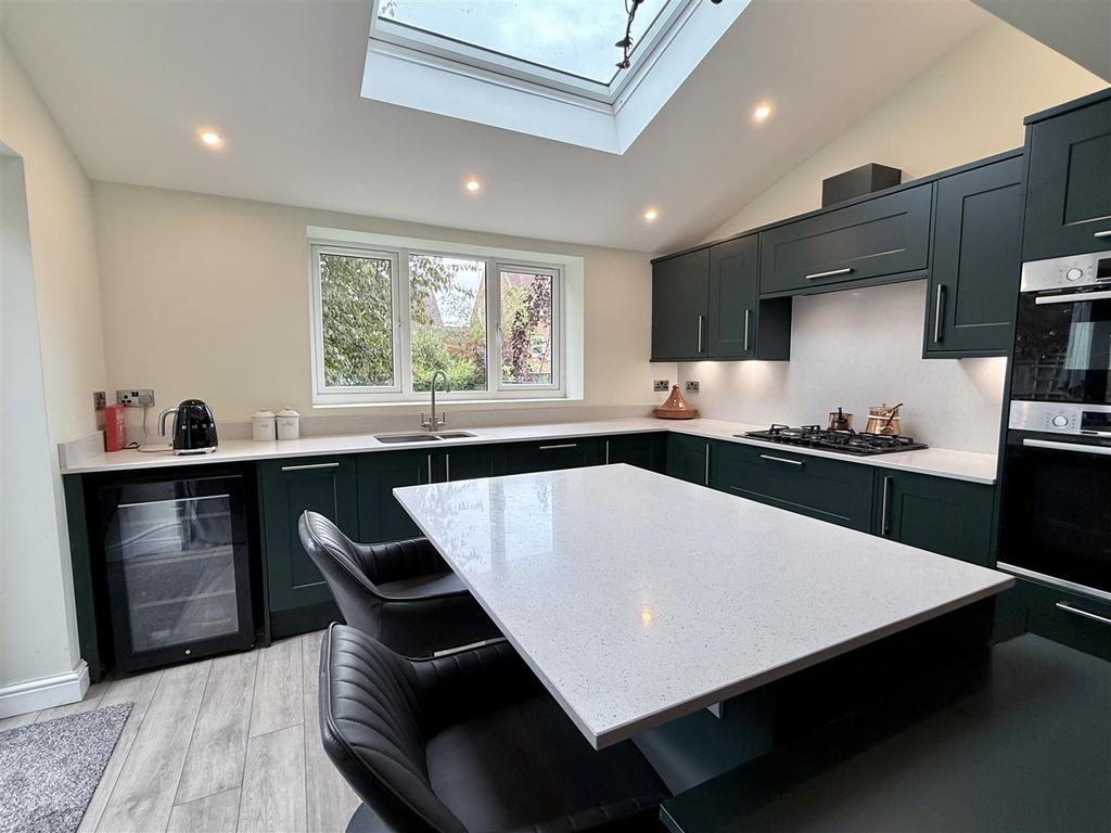 Open-Plan Living/Breakfast/Dining Kitchen