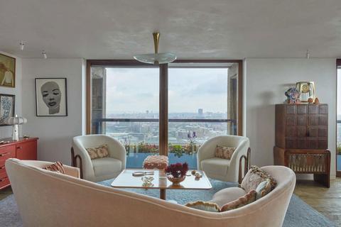 2 bedroom flat for sale, Barbican, London EC2Y