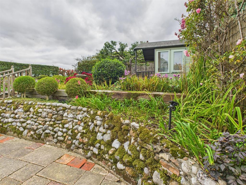 CAM04116 G0-PR0267-STILL002.jpg