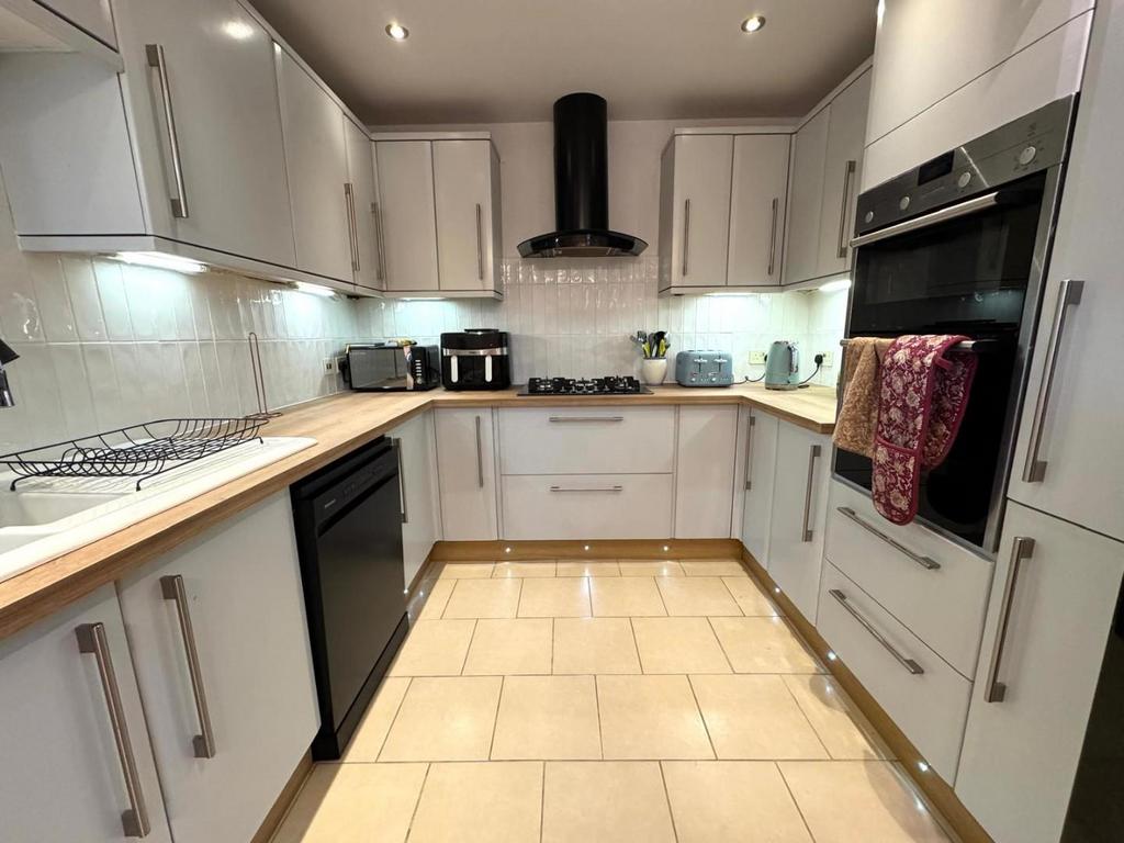 Kitchen .jpg