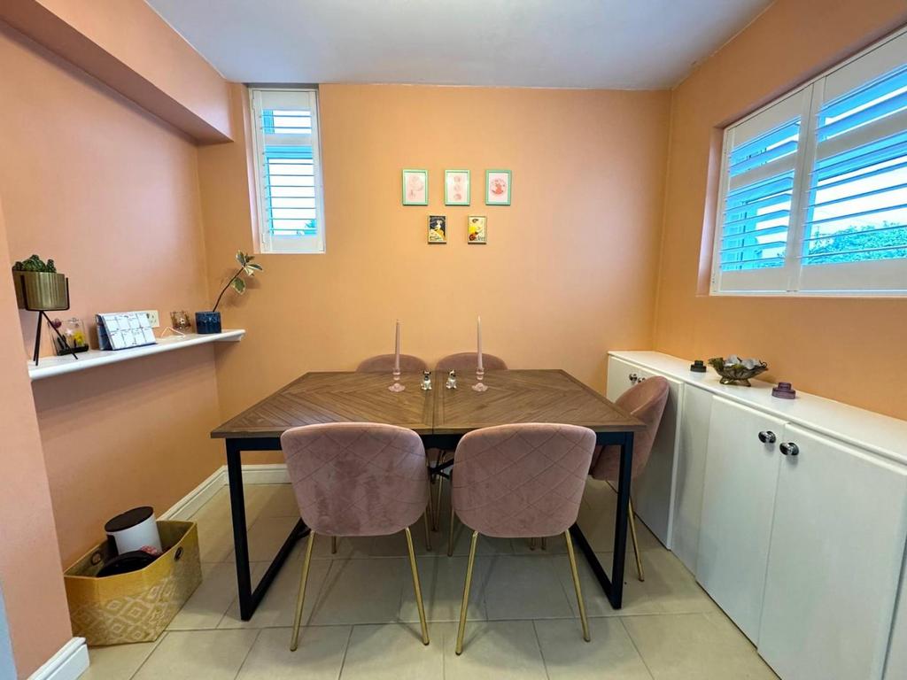 Dining room.jpg