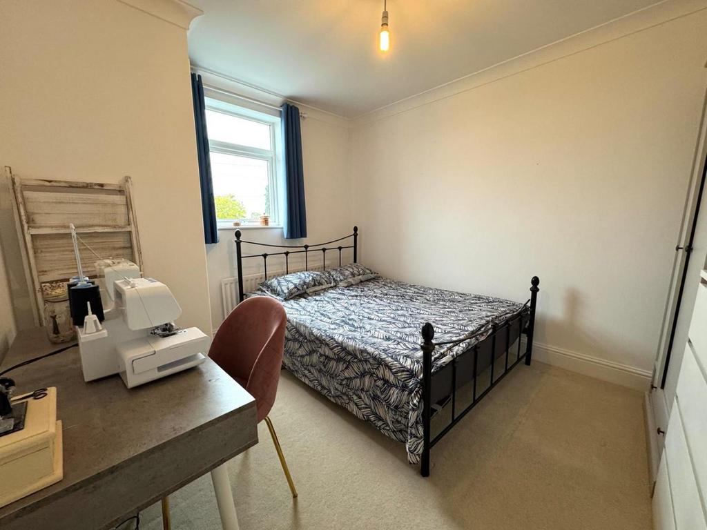 Bedroom 1.jpg