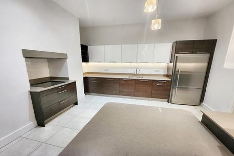 4 bedroom apartment to rent, Bickenhall Mansions, Marylebone, London, W1U
