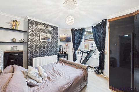 50 Albert Road, Addlestone, KT15 2PX