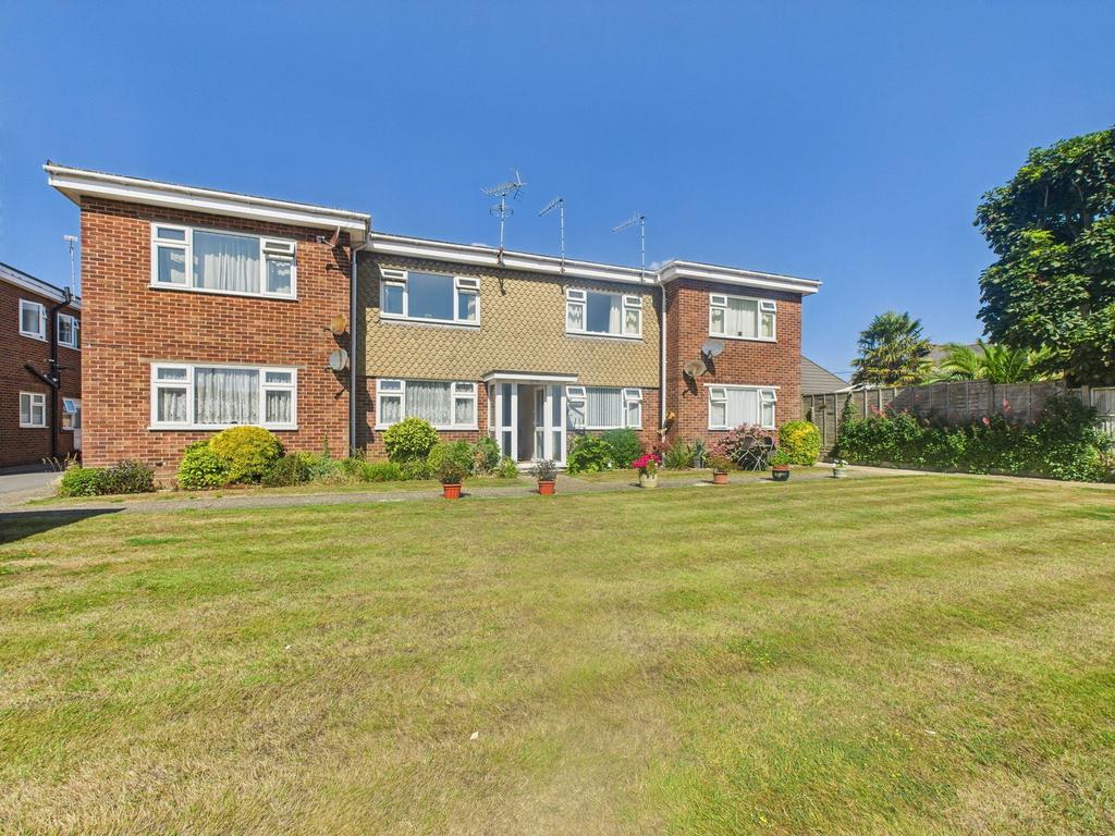 Image result for Kent Road, Littlehampton, BN17 1 bed ground floor flat for sale - £165,000